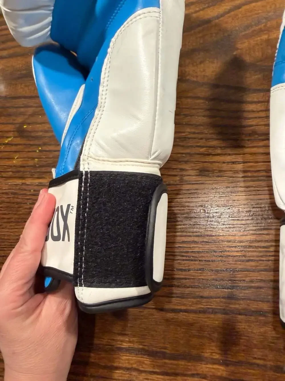 RockBox white boxing gloves 14 oz preowned - Picture 8 of 11